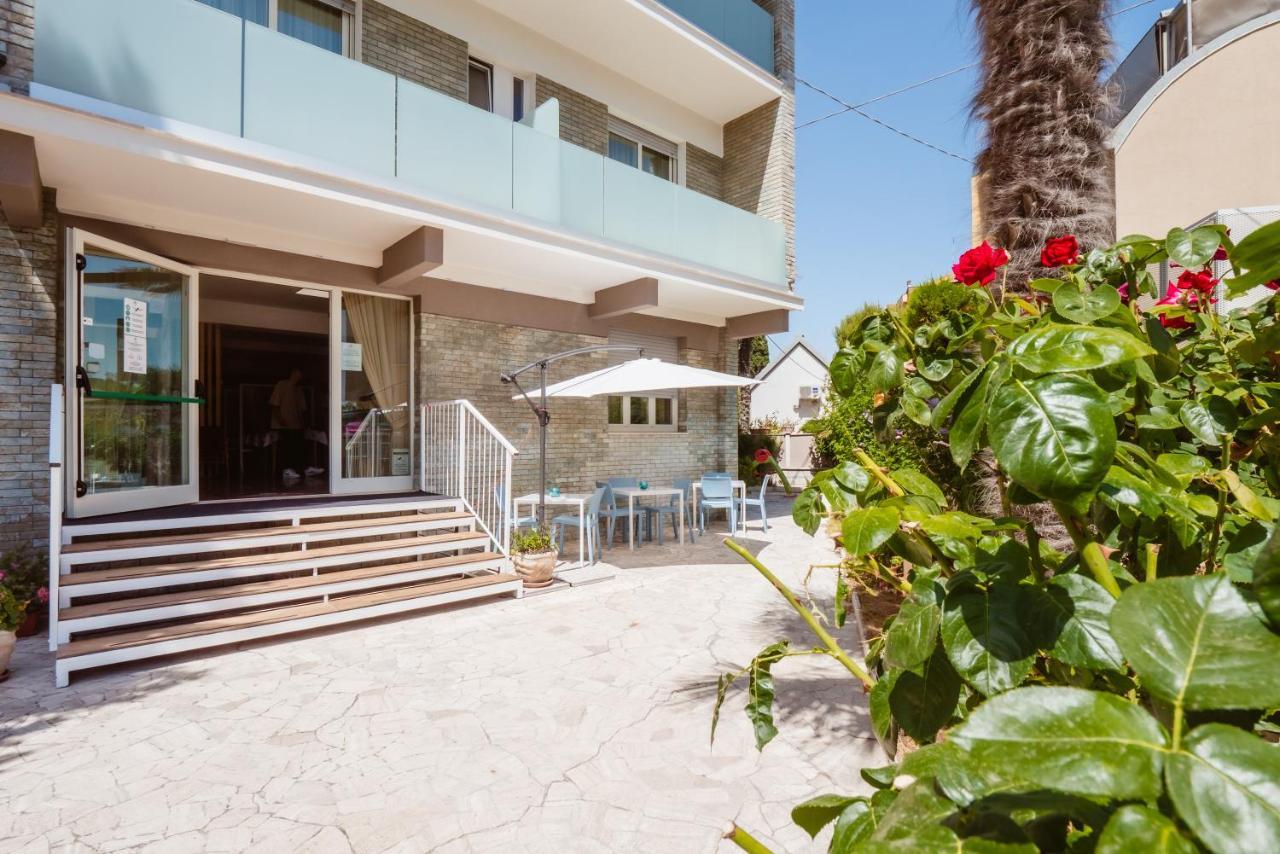 Hotel Villa Del Mare Senigallia Bagian luar foto