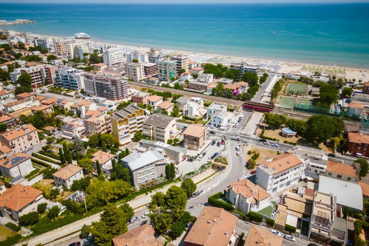 Hotel Villa Del Mare Senigallia Bagian luar foto