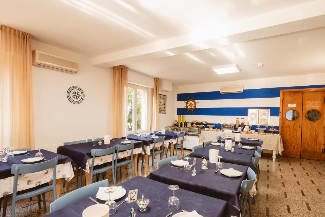 Hotel Villa Del Mare Senigallia Bagian luar foto