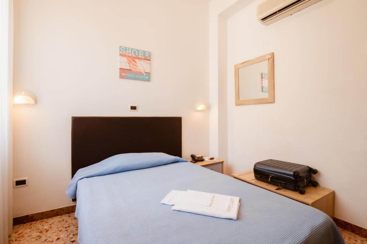 Hotel Villa Del Mare Senigallia Bagian luar foto