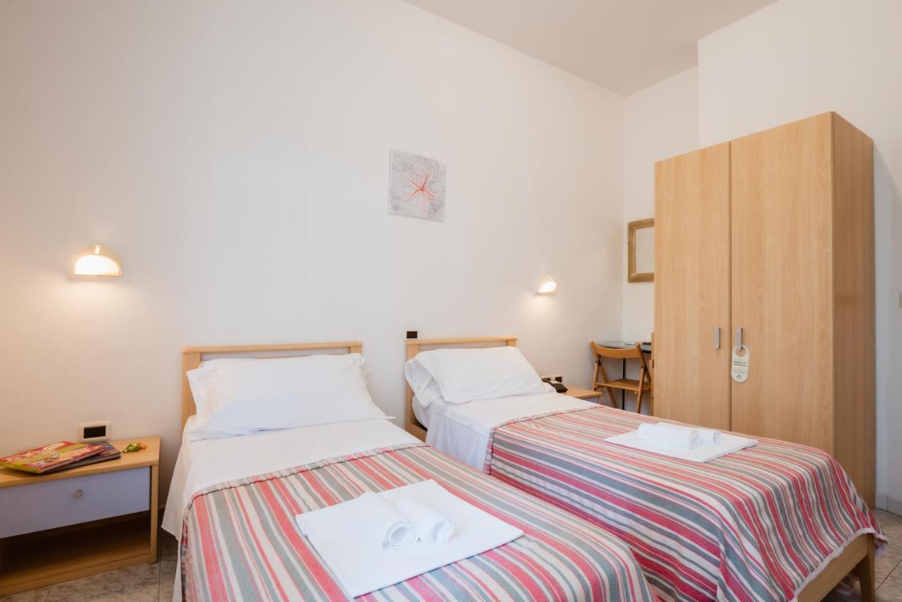 Hotel Villa Del Mare Senigallia Bagian luar foto
