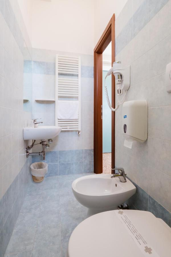 Hotel Villa Del Mare Senigallia Bagian luar foto